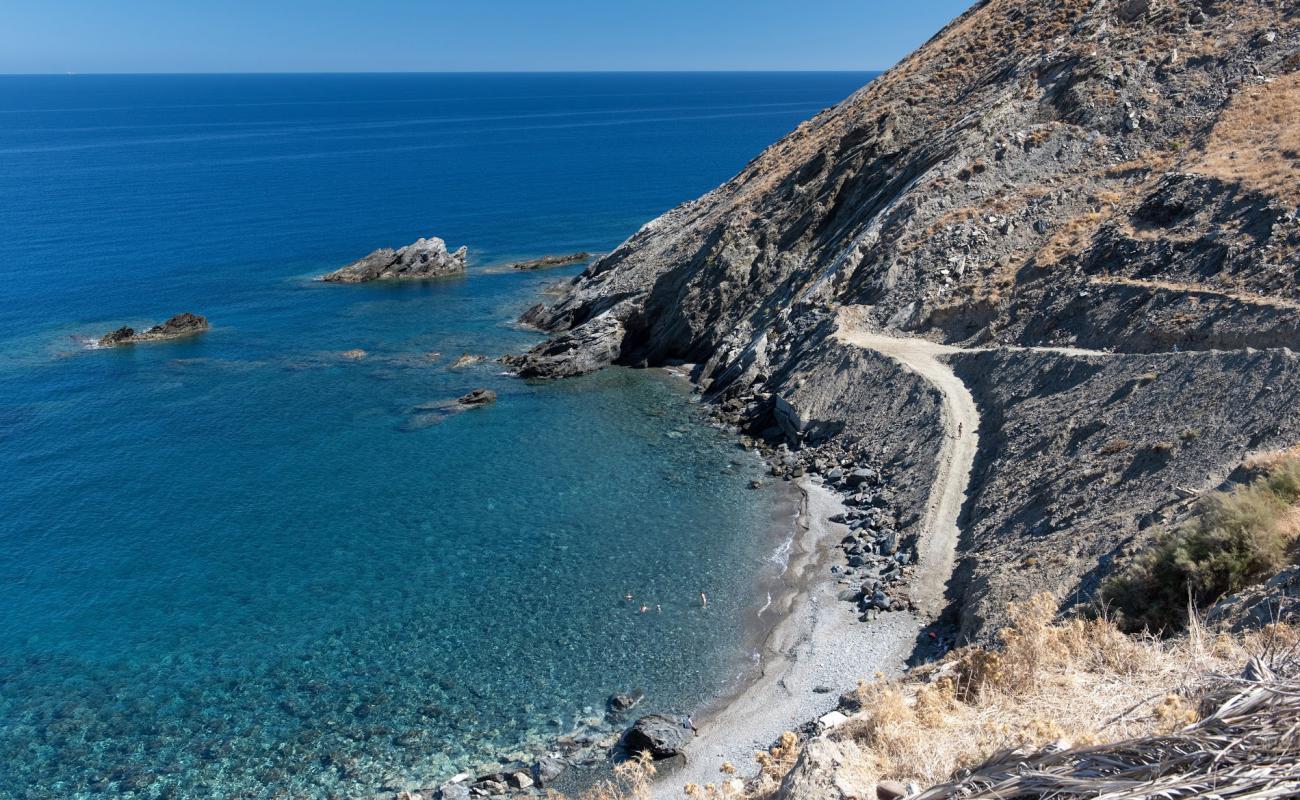 Photo de Koukistres beach avec galets gris de surface