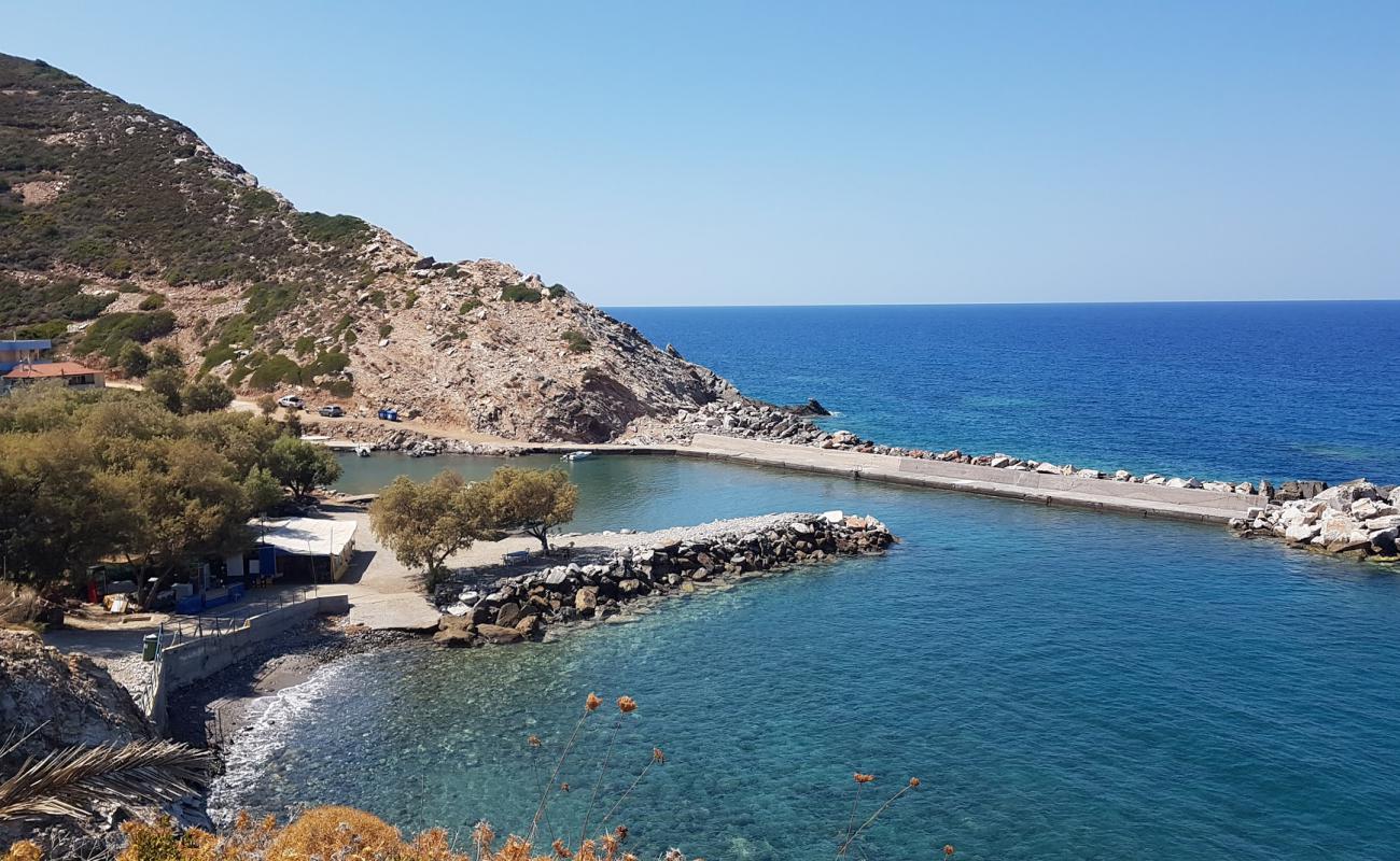 Photo de Beach Almirida avec sable gris & galets de surface