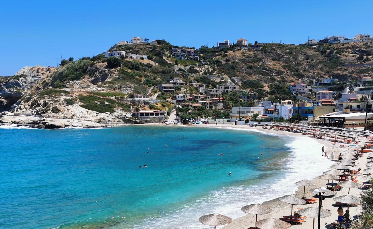 Photo de Paralia Ligaria avec sable brun de surface