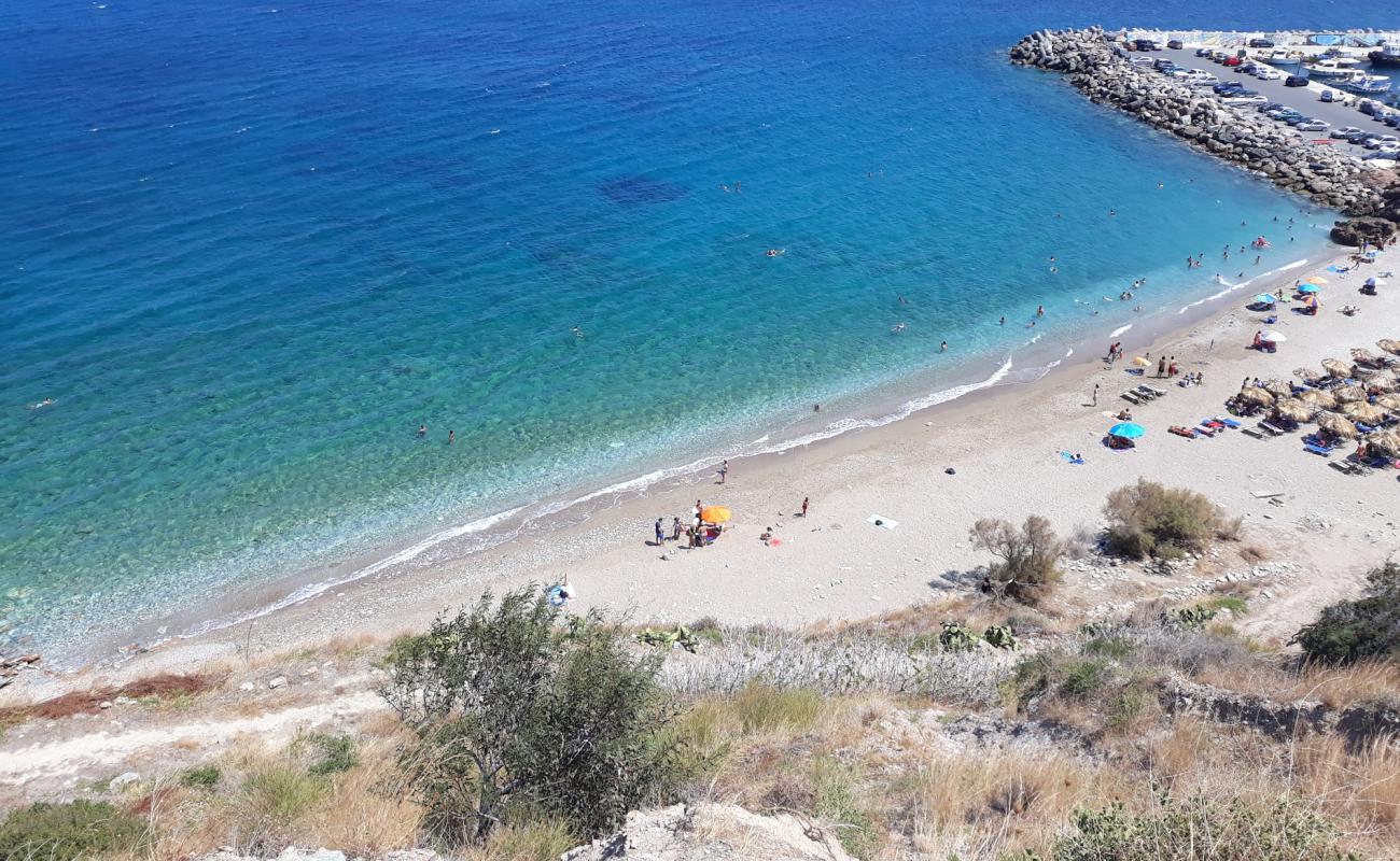 Photo de Beach Pantanassa avec sable noir avec caillou de surface