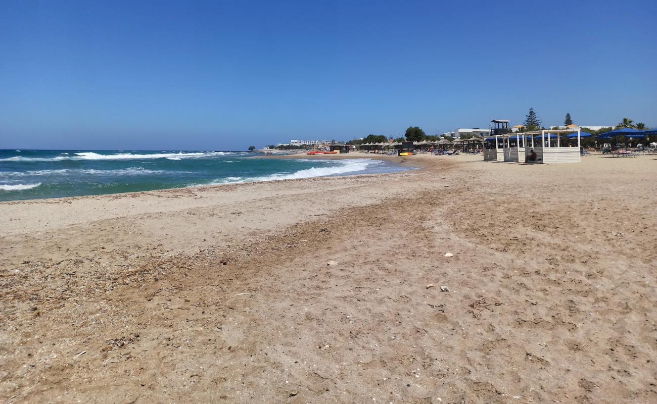 Photo de Anisaras beaches avec sable brun de surface