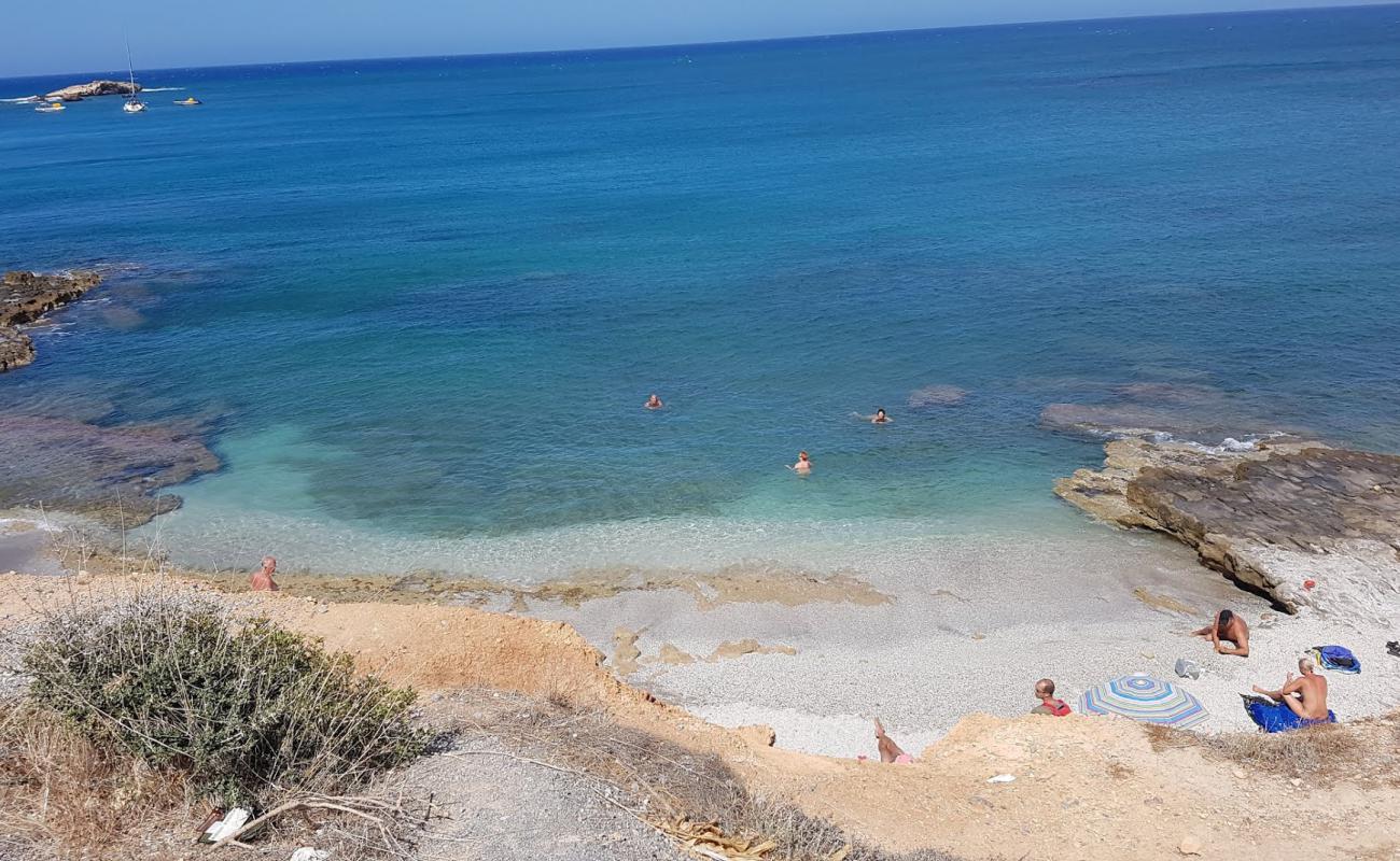 Photo de Unofficial FKK Naturist Beach avec sable brillant et rochers de surface