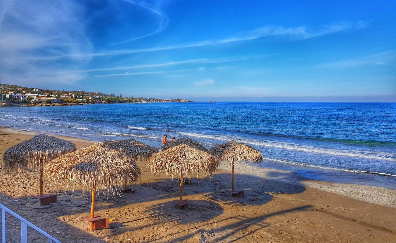 Photo de Plage de Navarchou Nearchou avec sable lumineux de surface