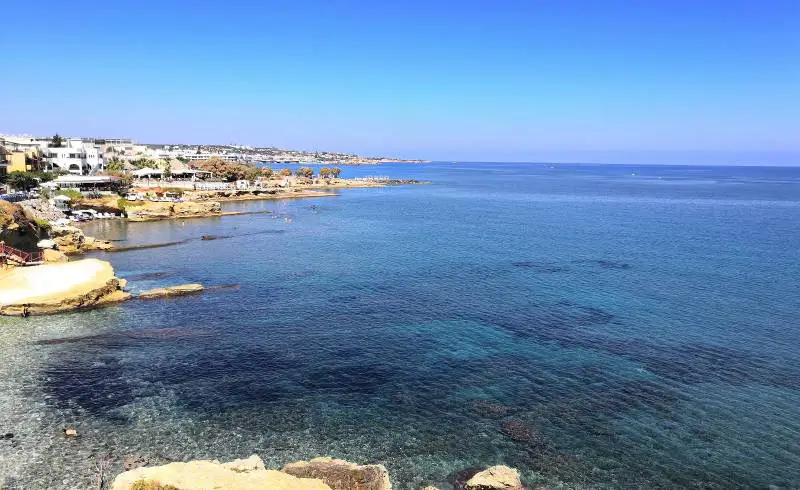 Photo de Hersonissos beach III avec sable fin marron de surface