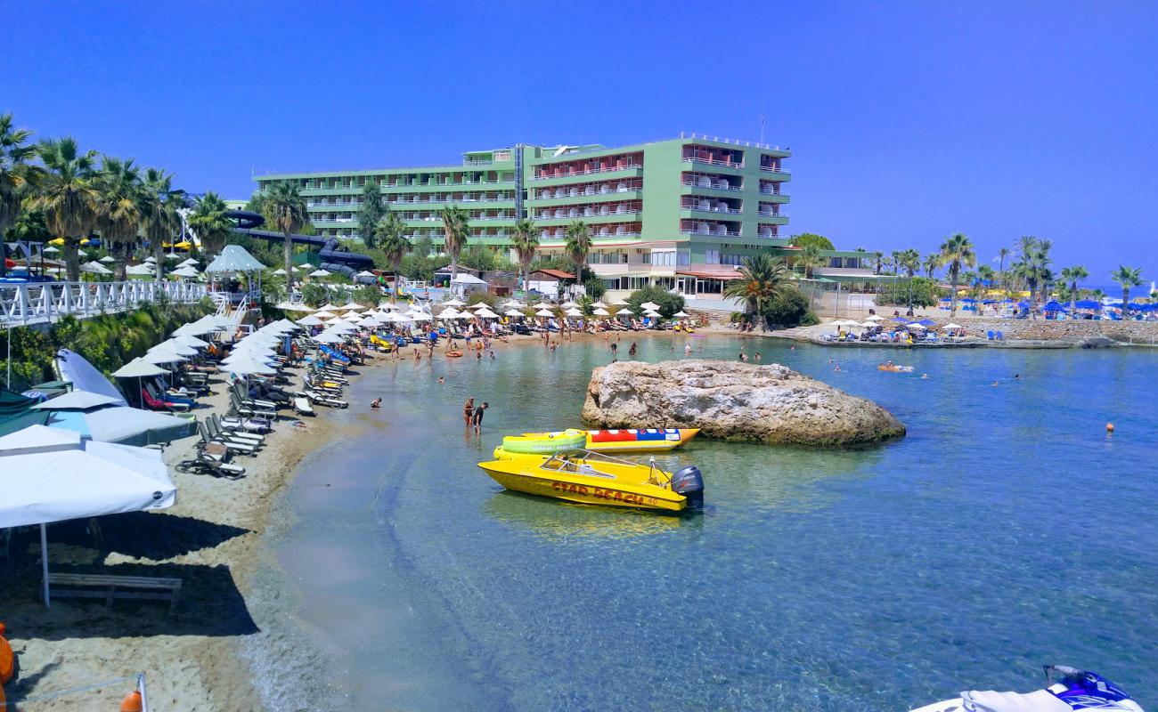 Photo de Star beach avec sable fin marron de surface