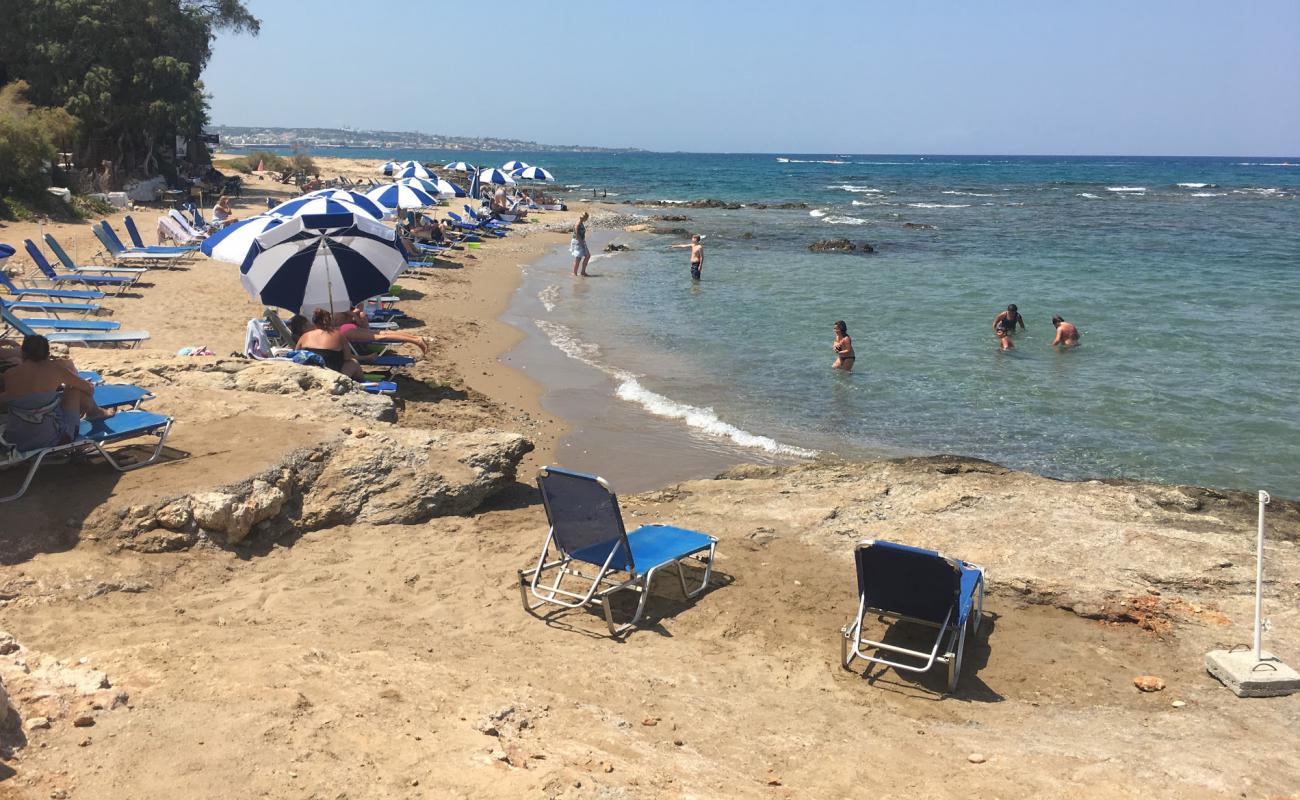 Photo de Iliostasis beach avec sable brun de surface