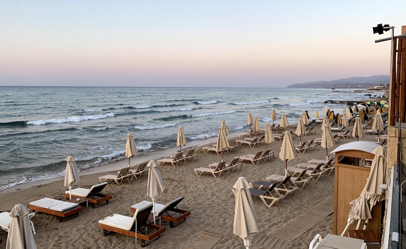 Photo de Paralia Mallion II avec sable fin brun de surface