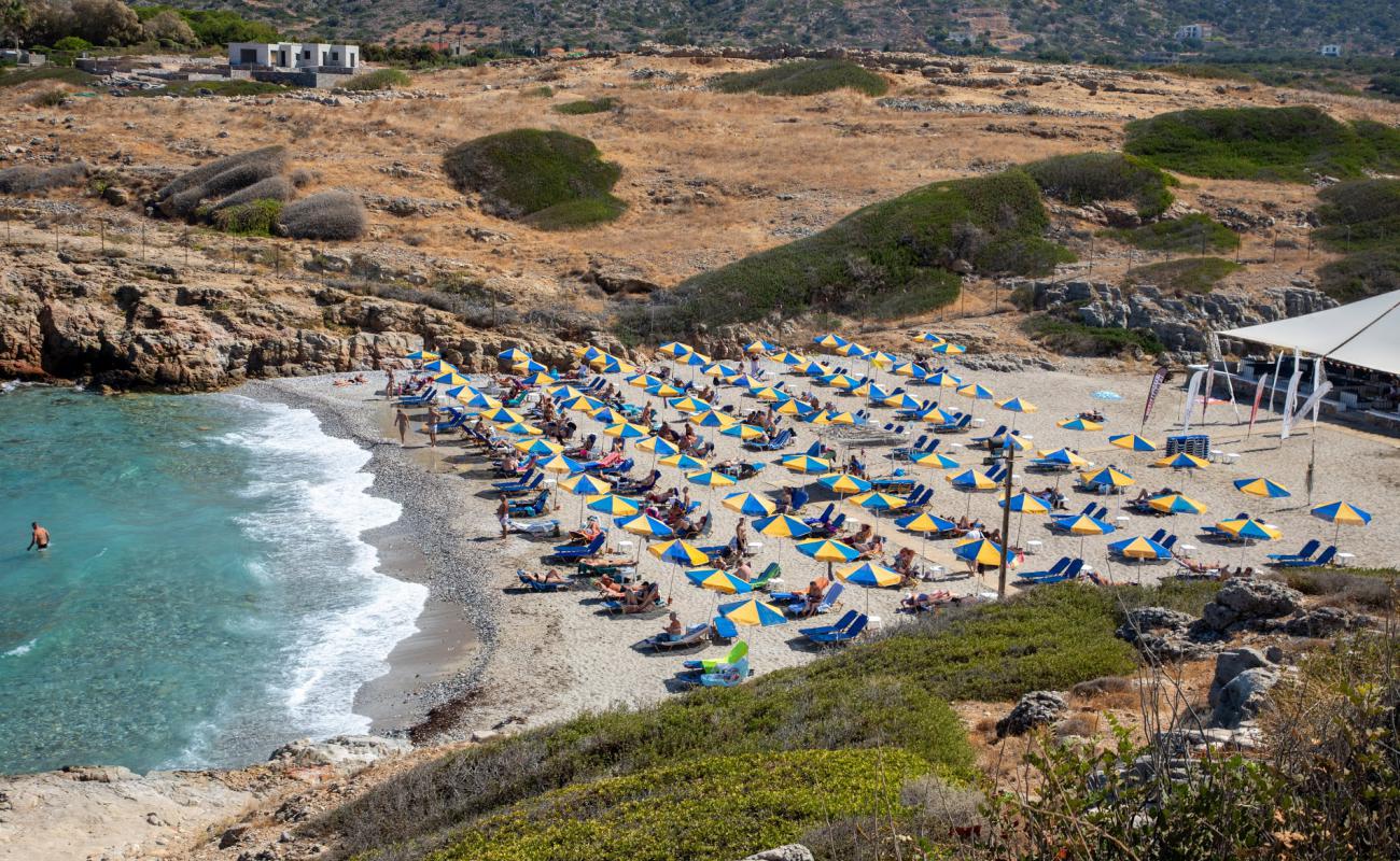 Photo de Boufos Beach avec sable gris avec caillou de surface