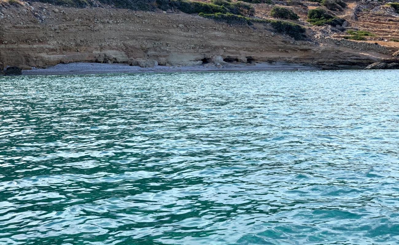 Photo de Kary Bay avec galets beige de surface