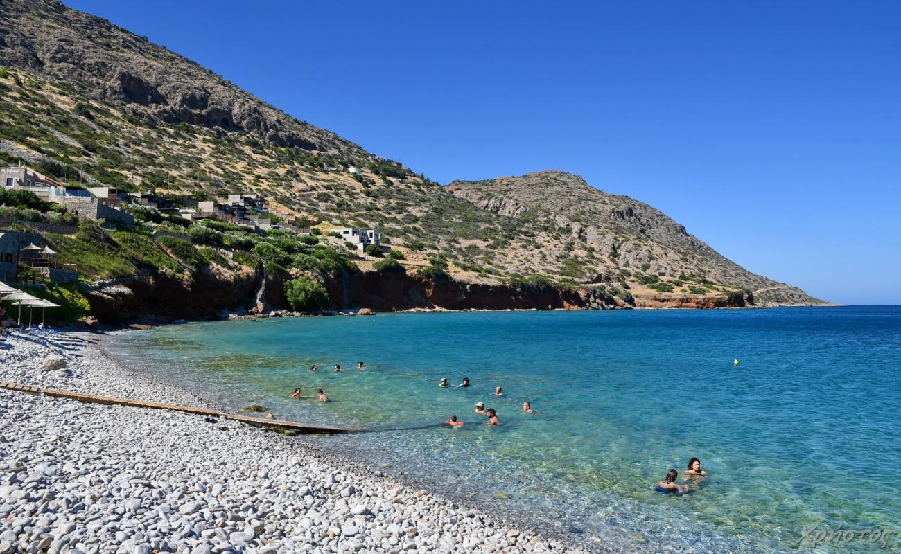 Photo de Paralia Plakas avec galets beige de surface