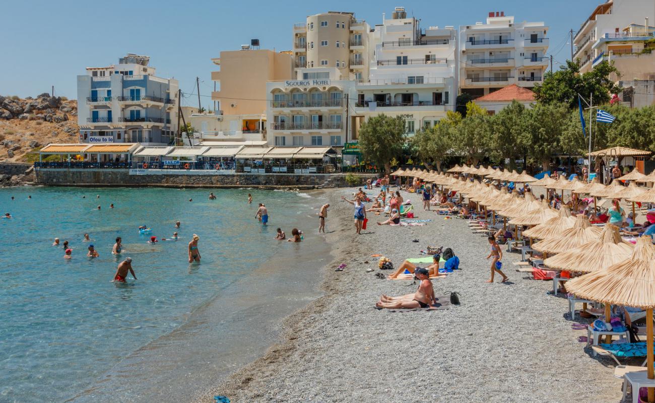 Photo de Kitroplateia Beach avec sable clair avec caillou de surface