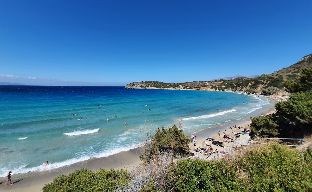 Photo de Plage de Voulismatos avec sable fin marron de surface