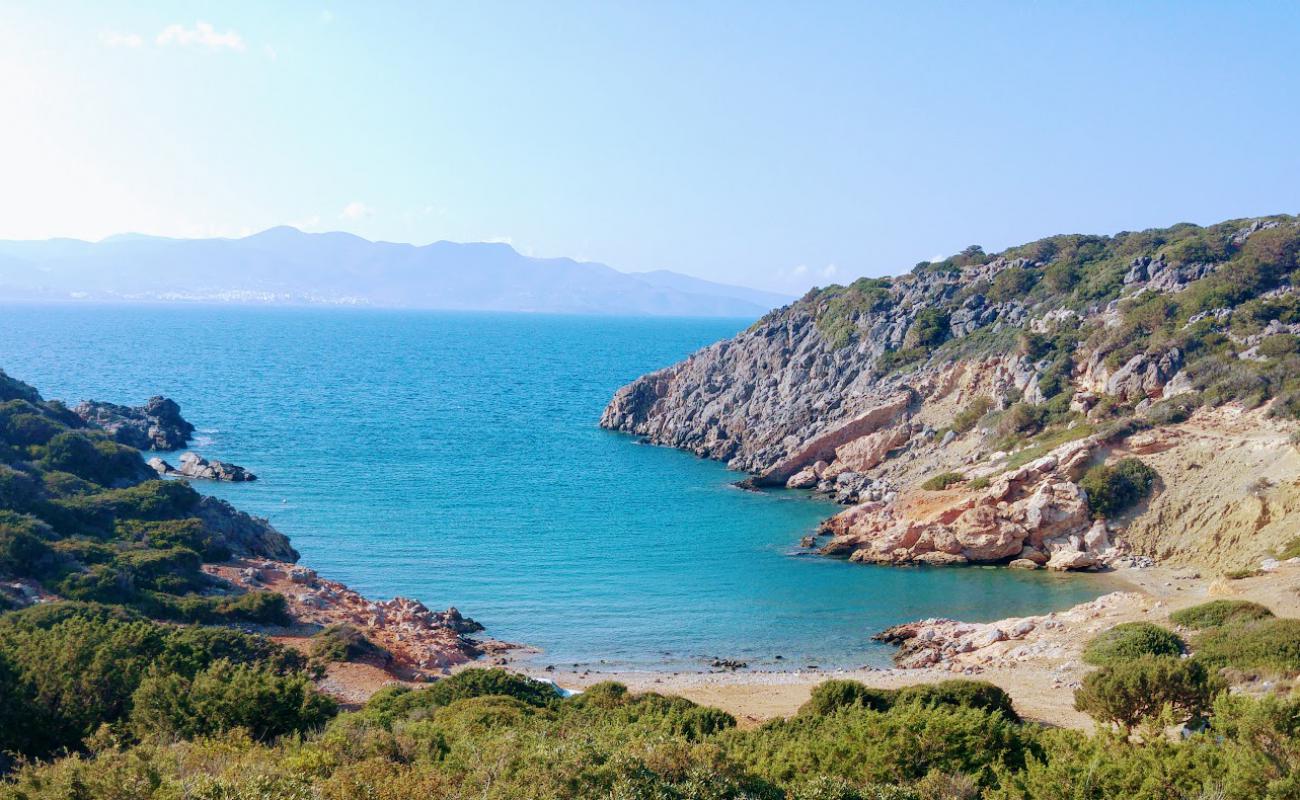 Photo de Chartalami avec sable brun avec roches de surface