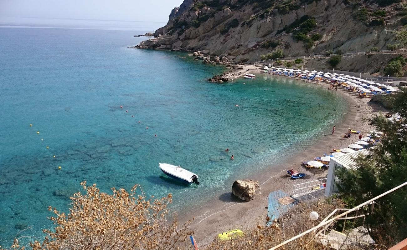 Photo de Istron Bay II avec sable fin marron de surface
