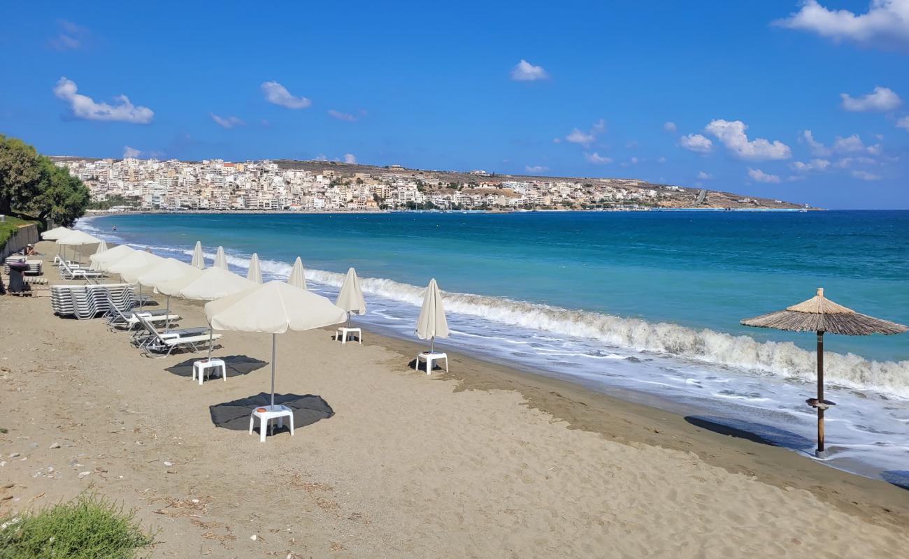 Photo de Sitia Beach avec sable lumineux de surface