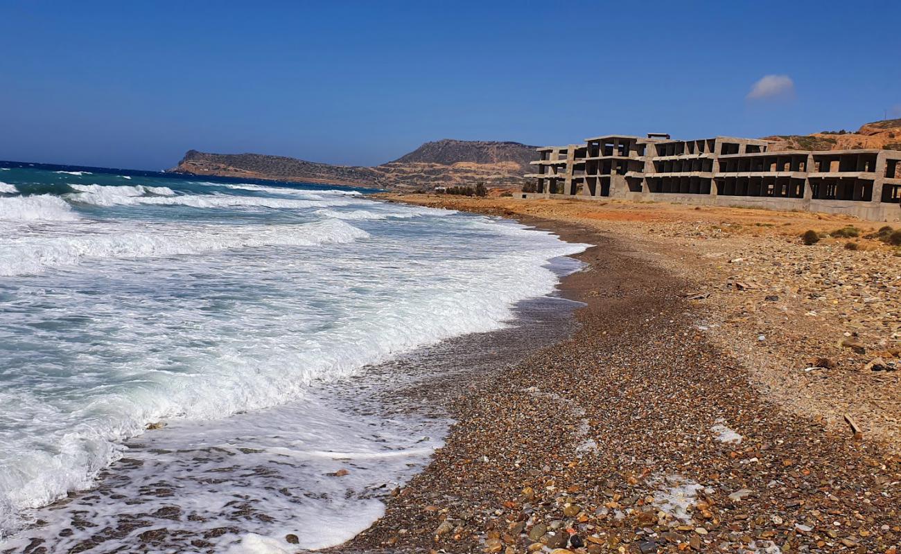 Photo de Agia Fotia avec sable brun avec roches de surface