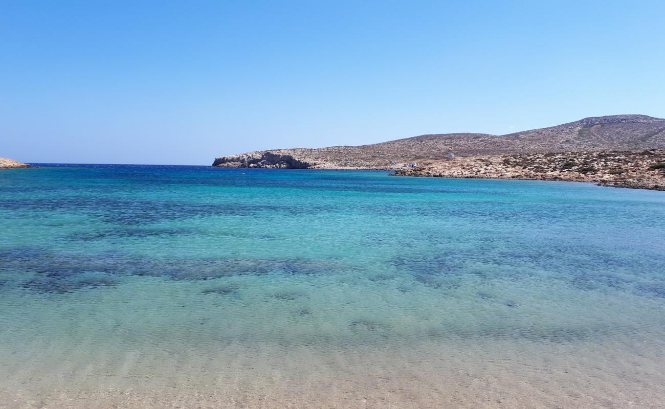 Photo de Paralia Tenta avec sable lumineux de surface