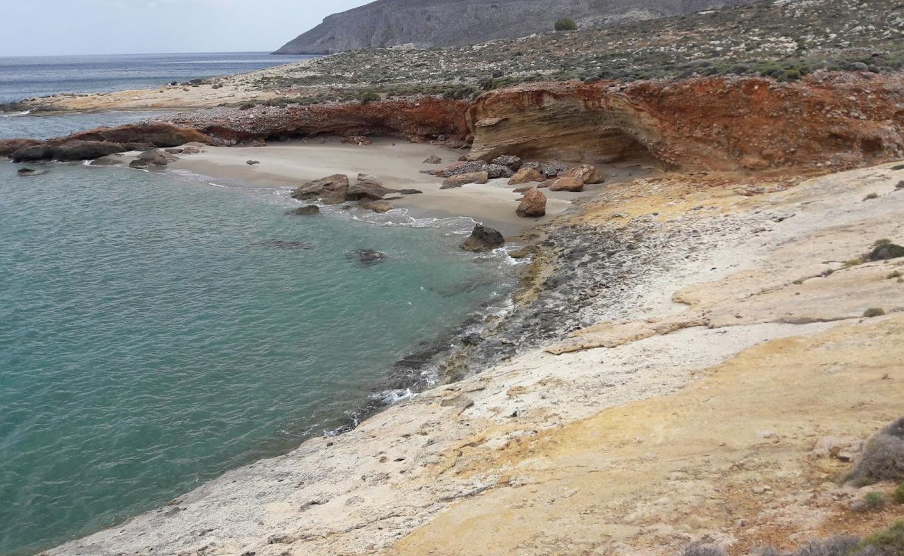 Photo de Mafromouri beach avec sable beige de surface