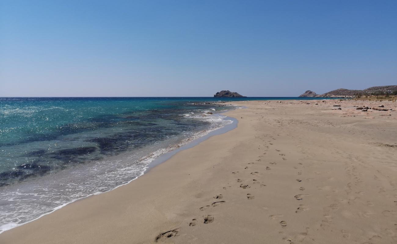 Photo de Alatsolimni beach avec sable lumineux de surface