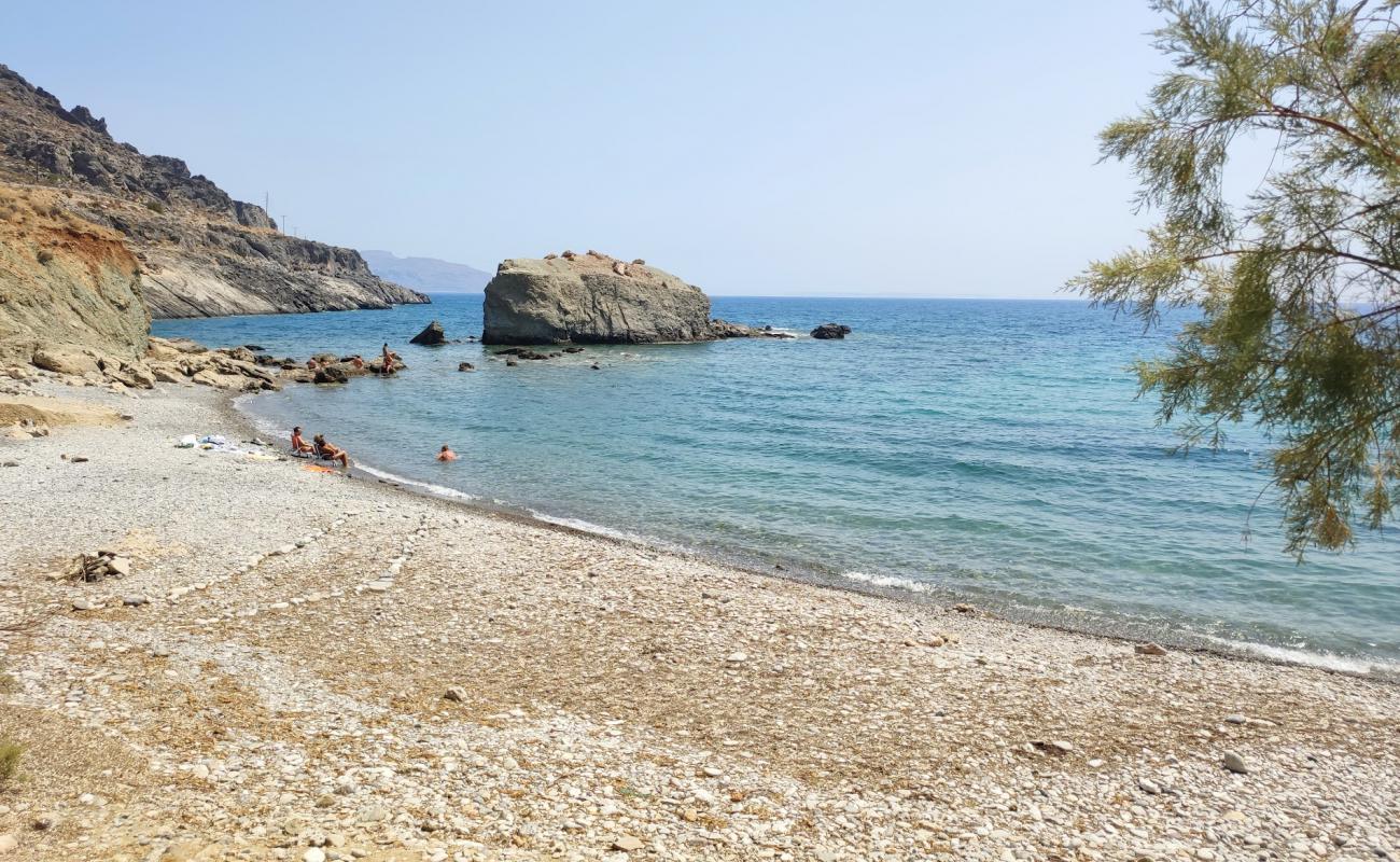 Photo de Vlychada beach avec galets beige de surface