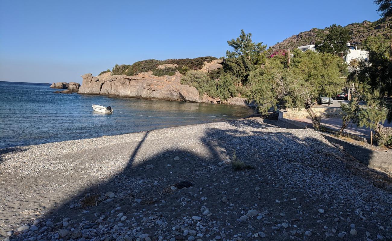 Photo de Mavros Kolympos avec galets beige de surface
