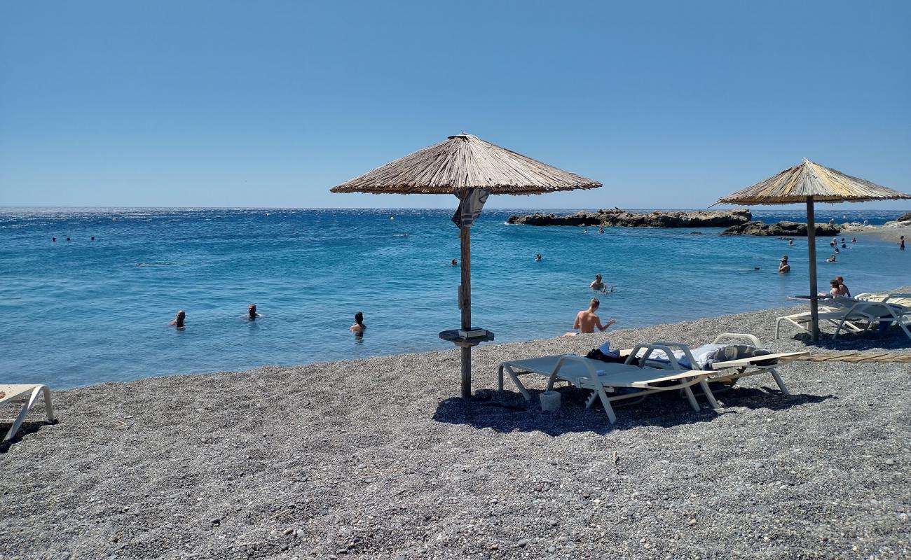 Photo de Katharada beach avec galets beige de surface