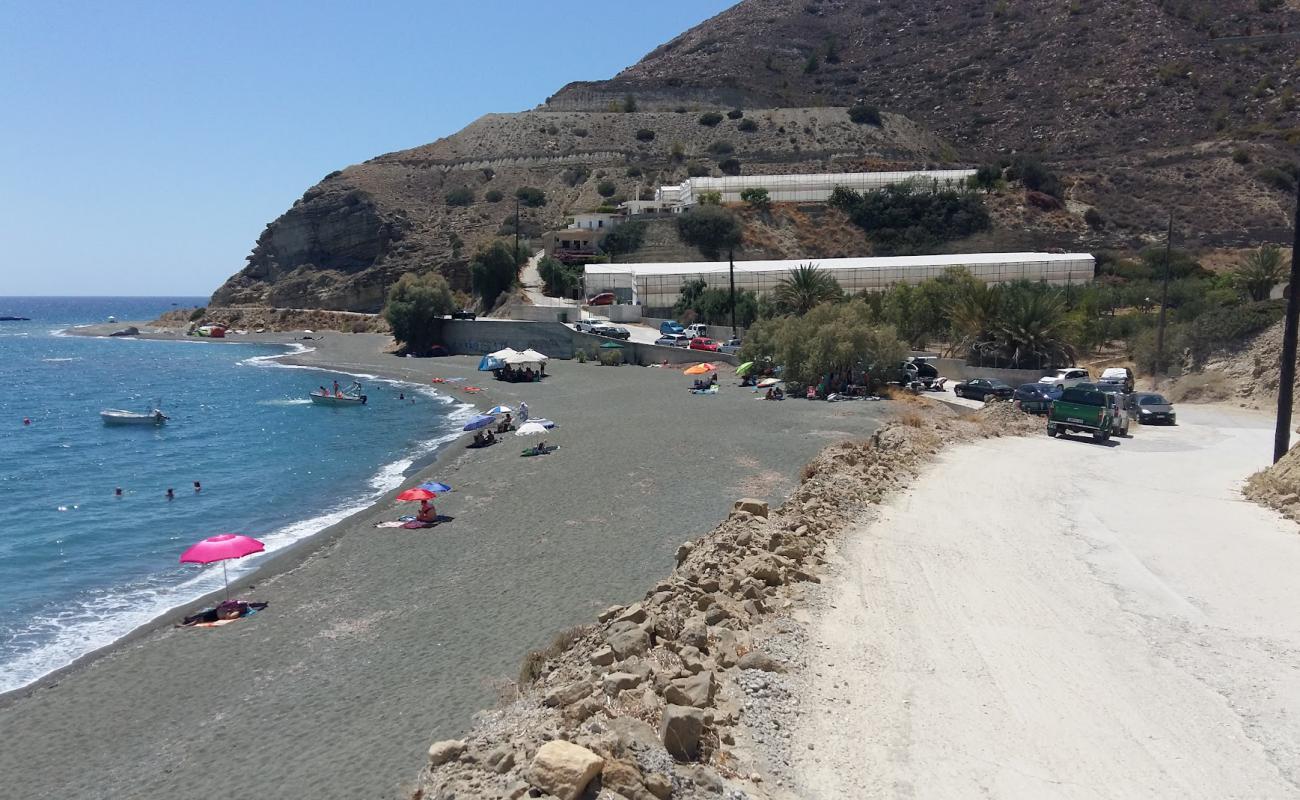 Photo de Vatos beach avec sable beige & galets de surface