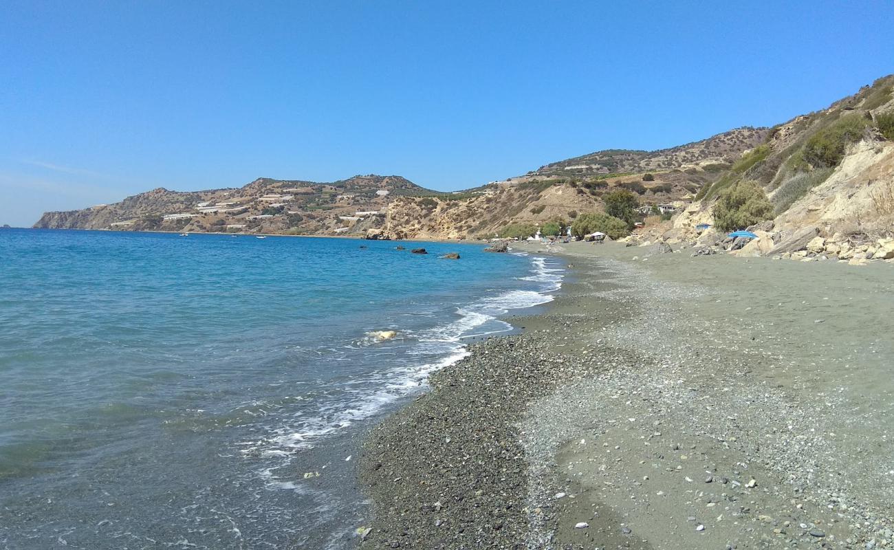 Photo de Tertsa beach avec sable beige & galets de surface