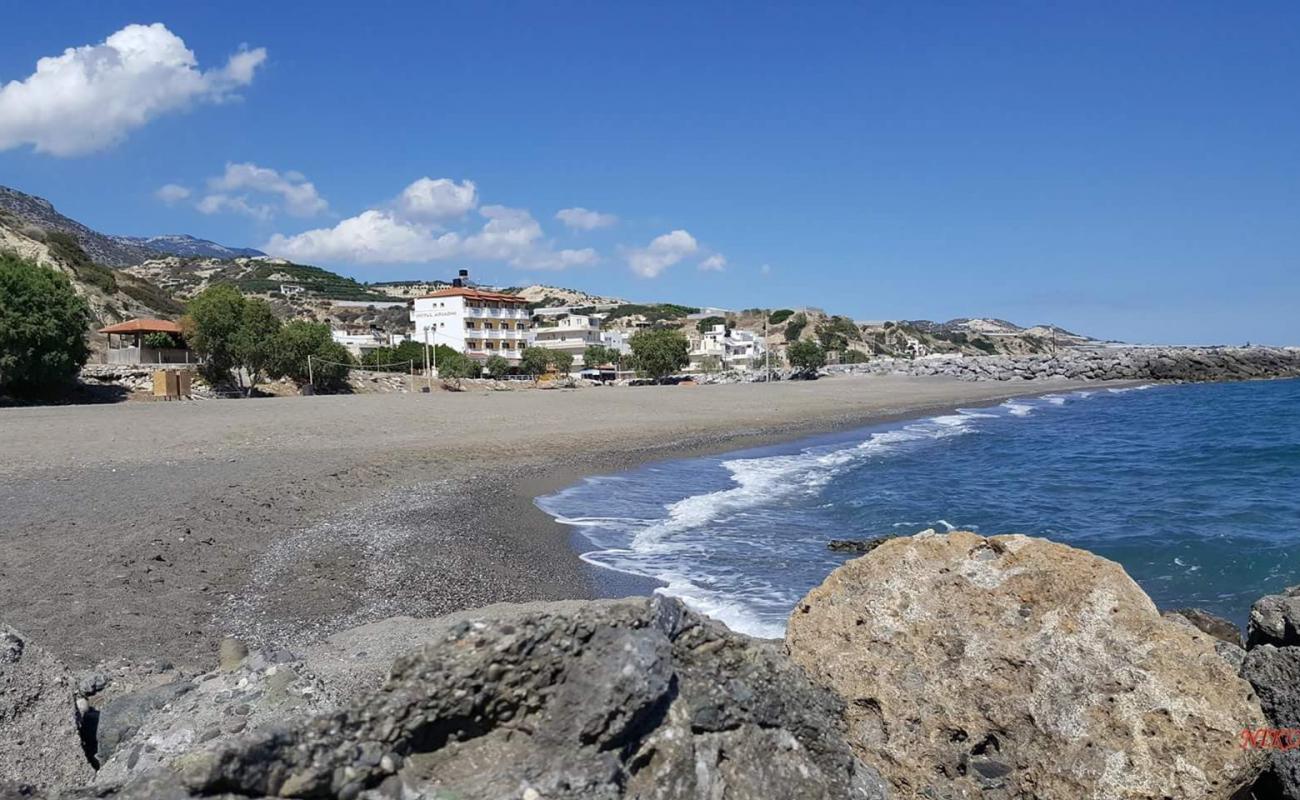 Photo de Arvi beach avec sable beige de surface