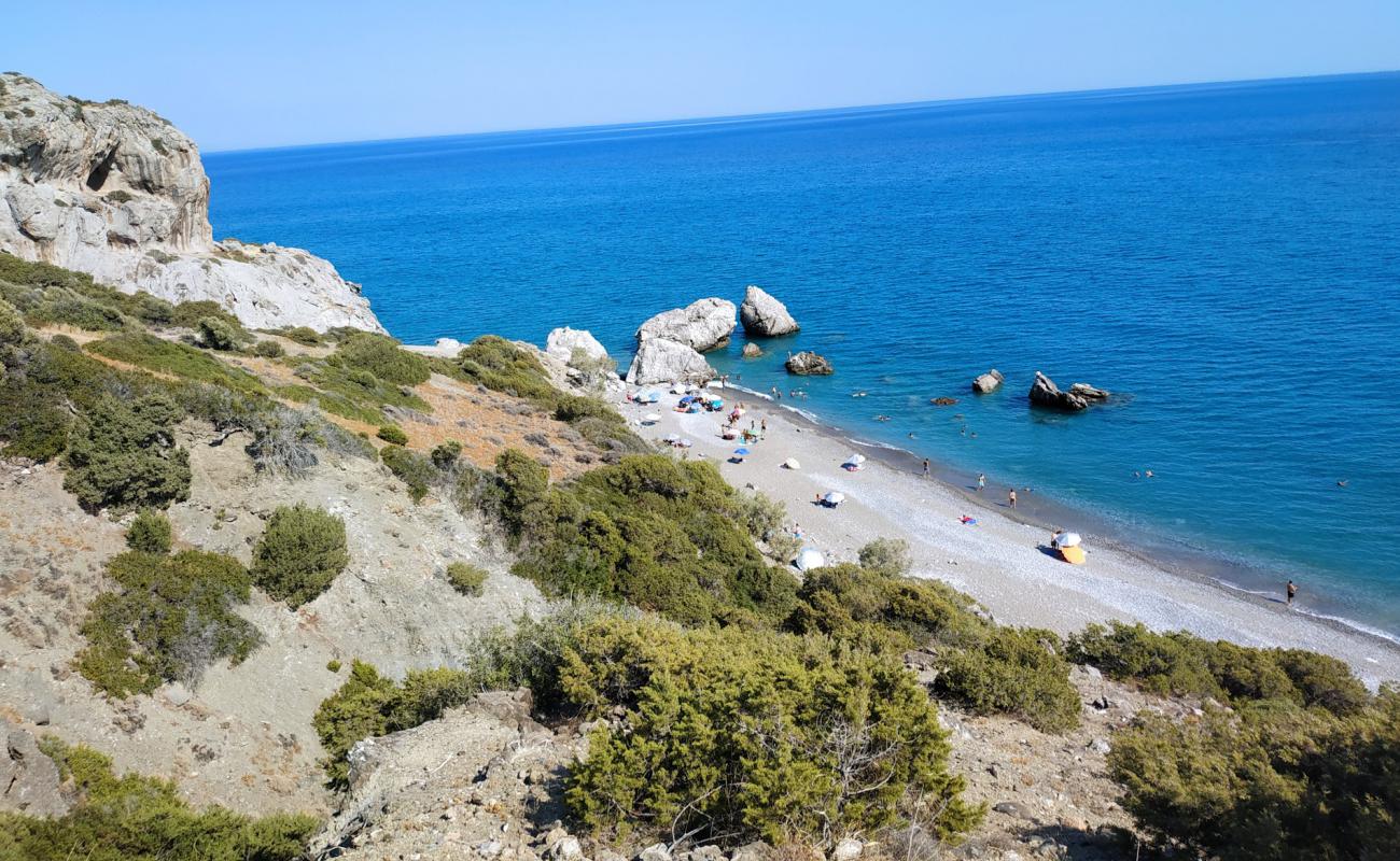 Photo de Paralia Listi avec galets beige de surface