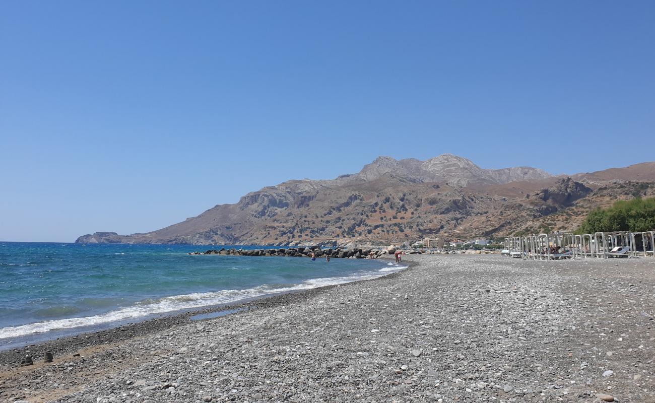 Photo de Tsoutsourou beach avec sable gris & galets de surface