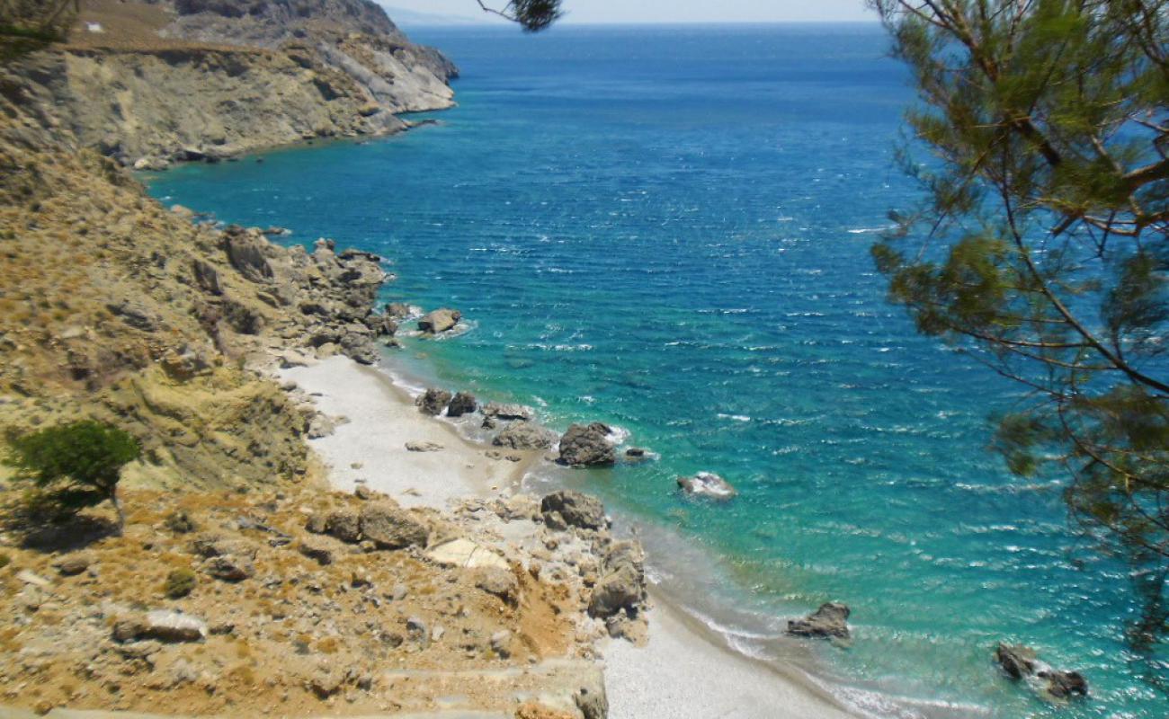 Photo de Kalogerou Arolithos beach avec galets gris de surface