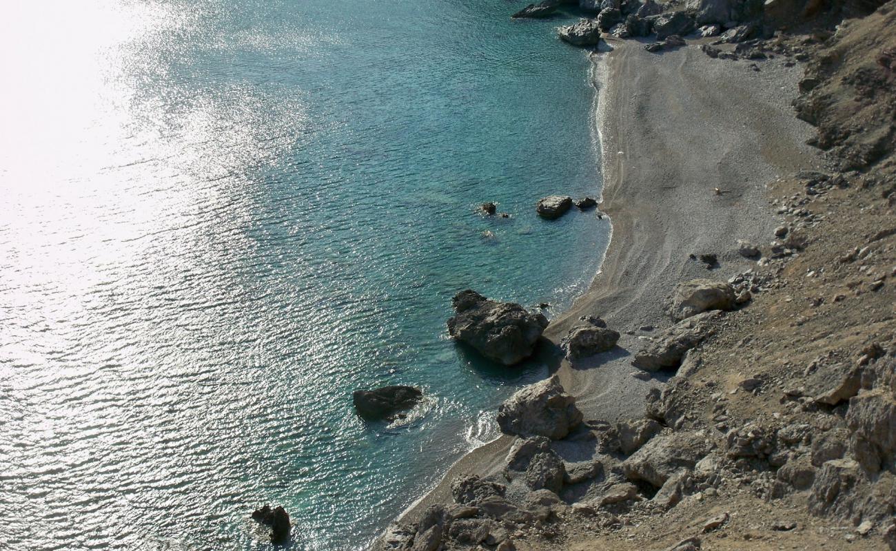 Photo de Kalami beach avec galets gris de surface