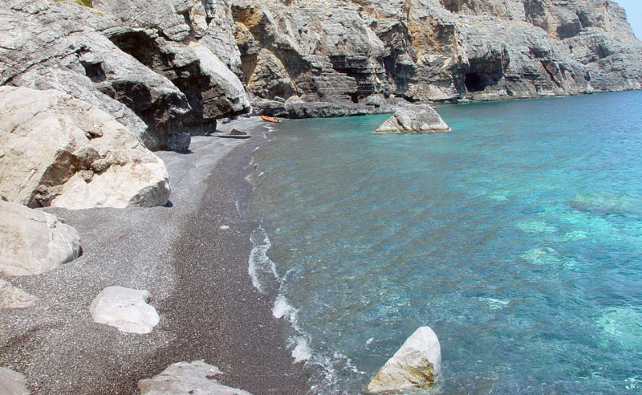 Photo de Aspes beach avec petits galets gris de surface