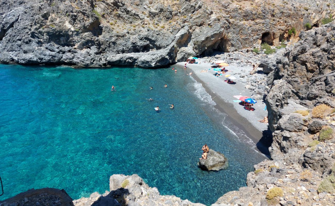 Photo de Vouidomato beach avec galets gris de surface