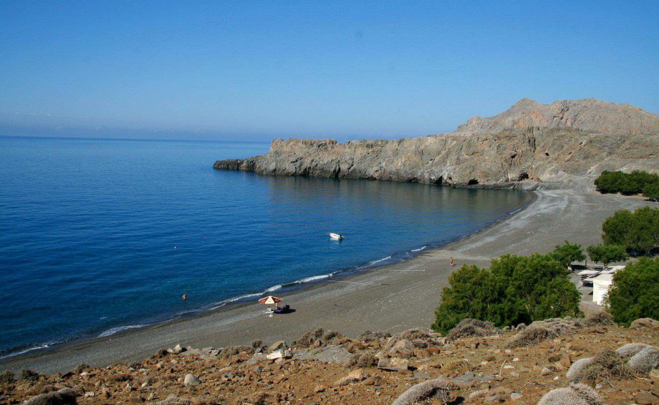 Photo de Trypiti beach avec galets gris de surface