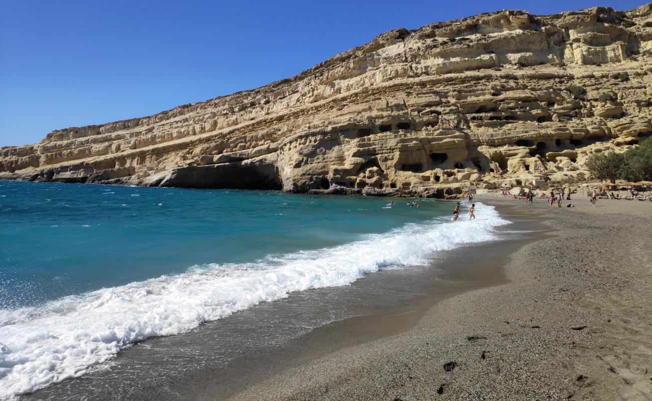 Photo de Plage de Matala avec caillou fin gris de surface