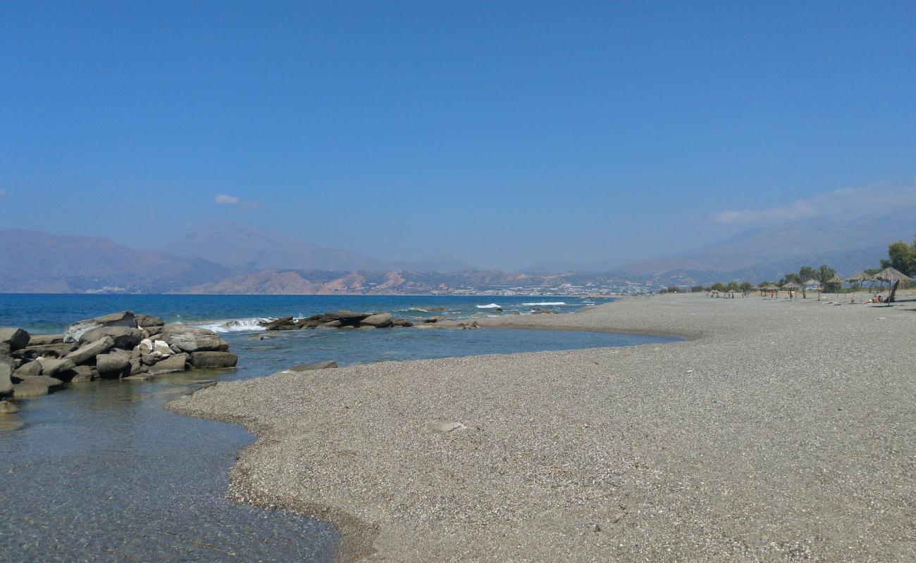 Photo de Afrathias beach avec caillou fin gris de surface