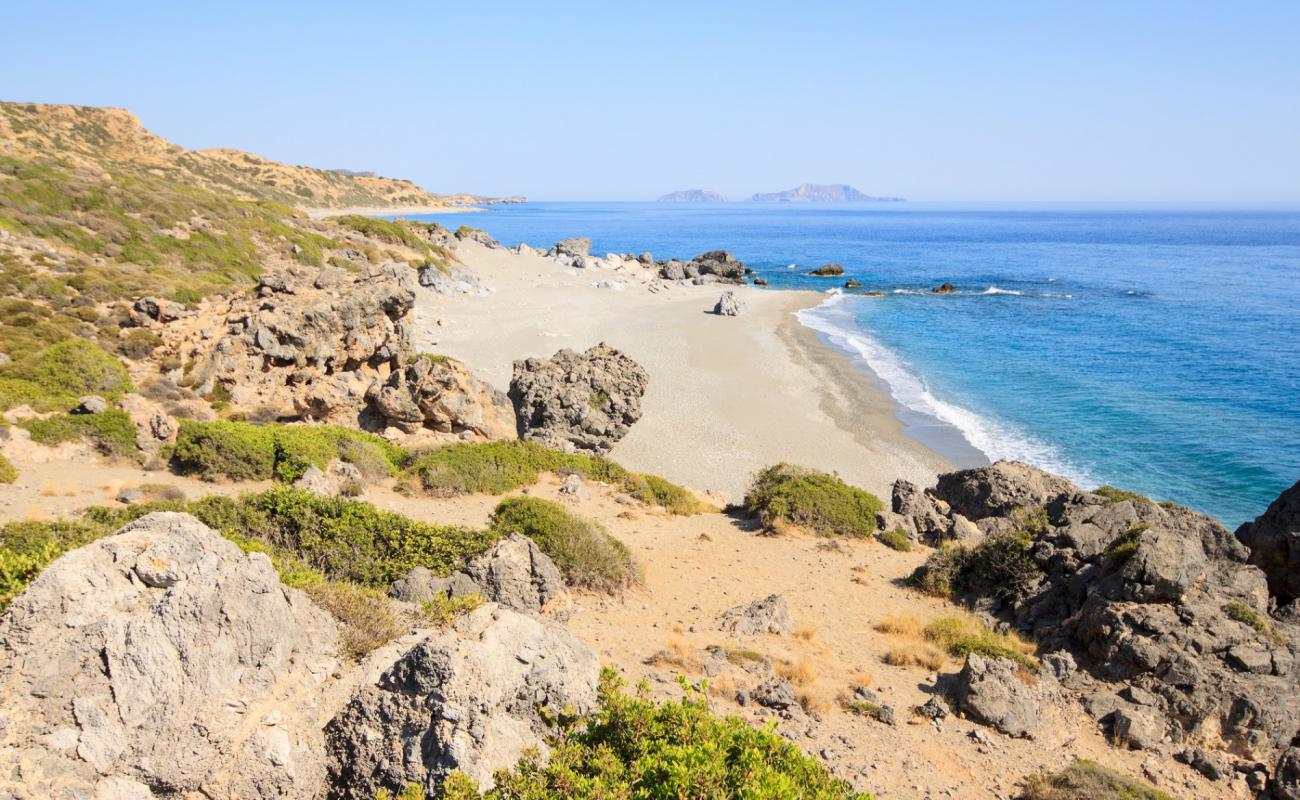 Photo de Katsouni beach avec caillou gris de surface