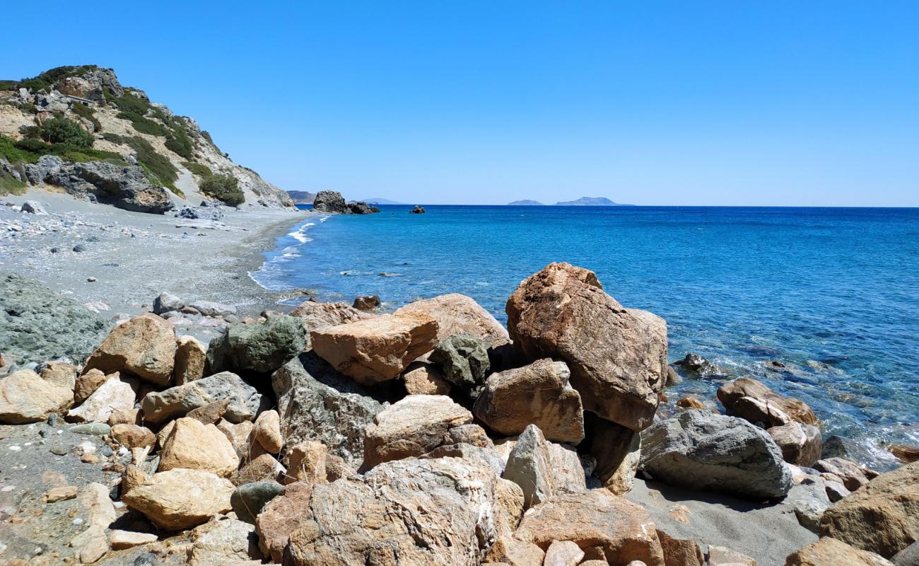 Photo de Gialopotama beach avec caillou gris de surface