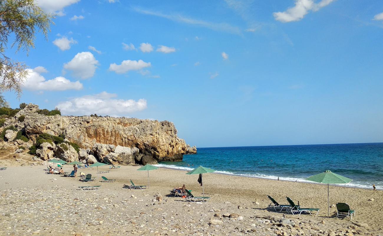 Photo de Peristeres beach avec galets gris de surface