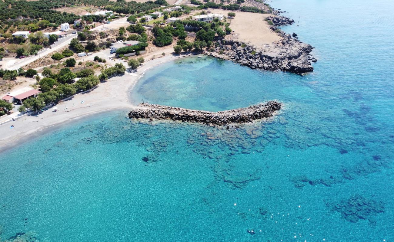 Photo de Lakkos beach avec petits galets gris de surface
