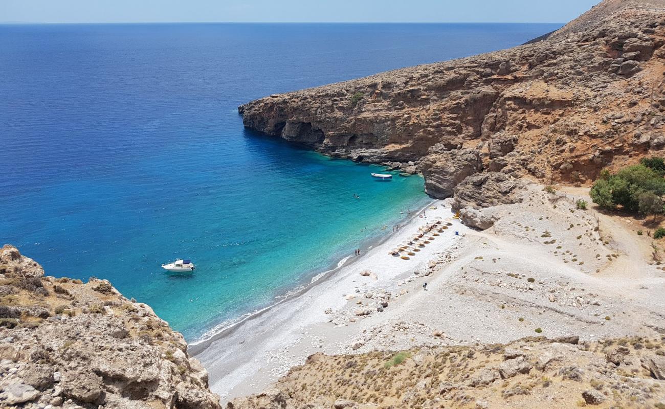 Photo de Ilingas beach avec caillou gris de surface