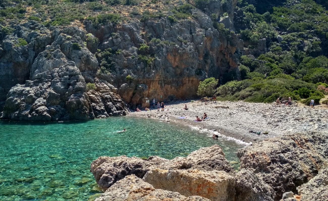 Photo de Lissos beach avec roches de surface