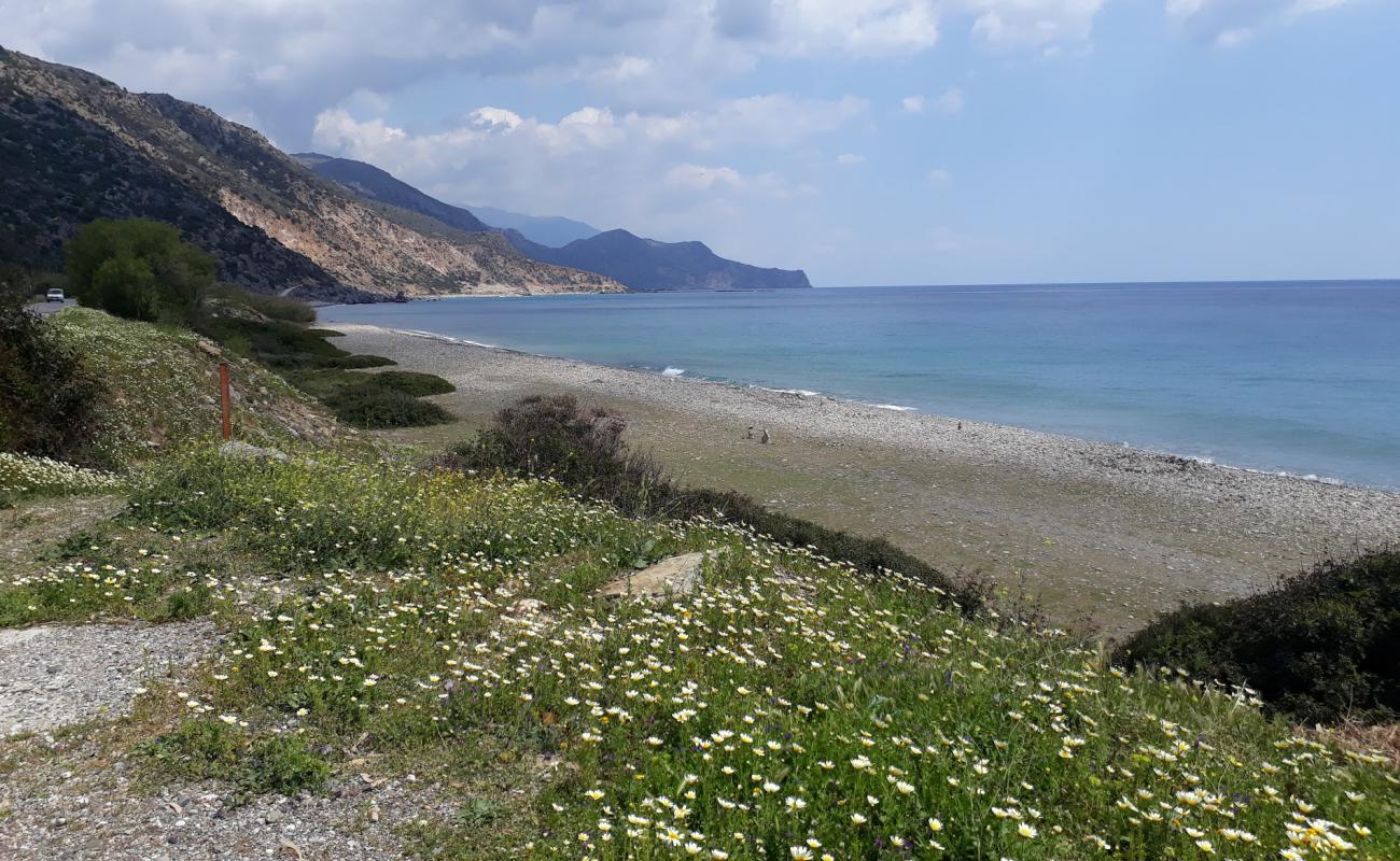 Photo de Keratides beach avec galets gris de surface