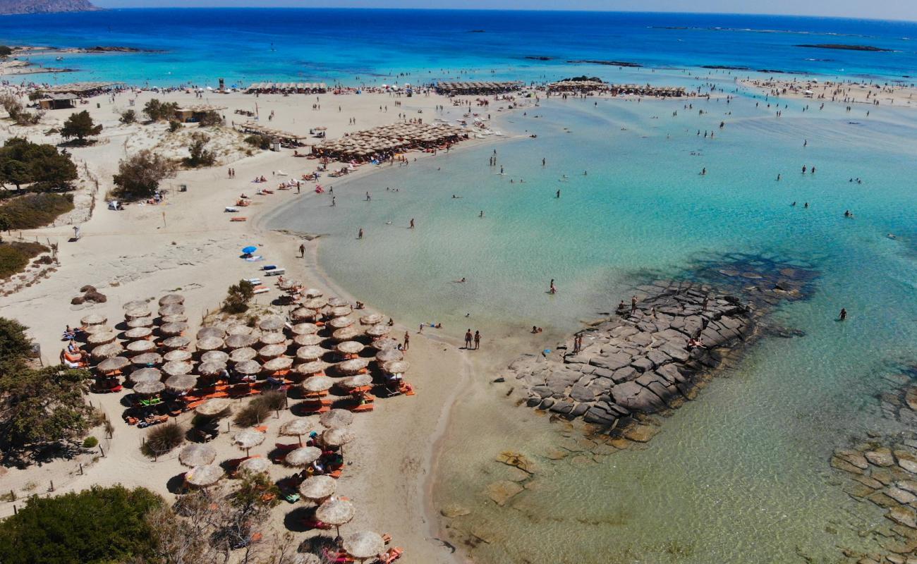 Photo de Plage d'Elafonissi avec sable fin gris de surface