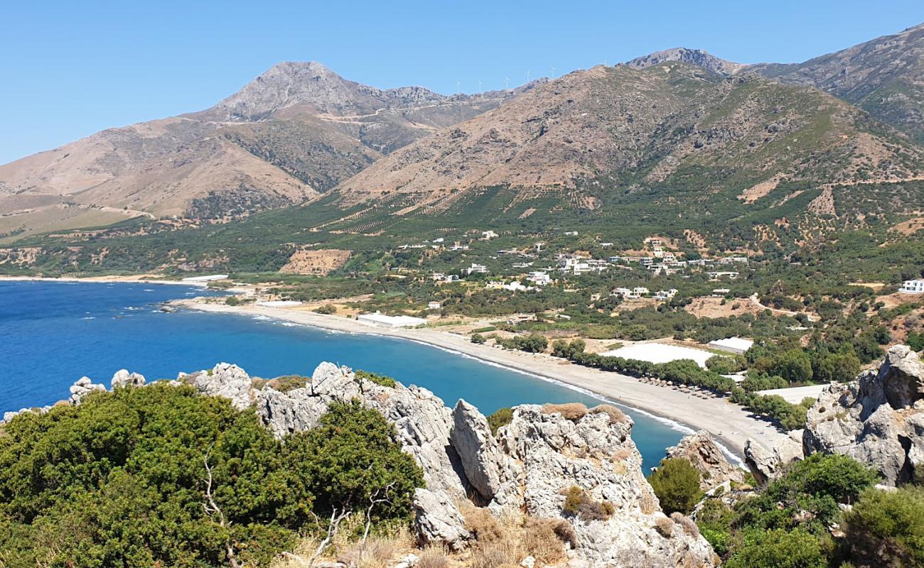 Photo de Sfinari Beach avec caillou clair de surface