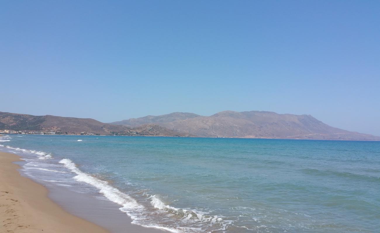 Photo de Livadia Beach avec sable beige de surface