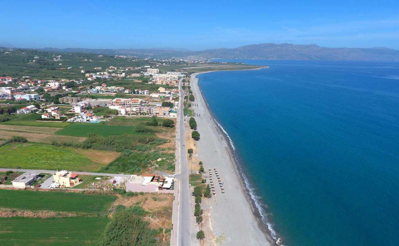 Photo de Paralia Maleme avec galets beige de surface