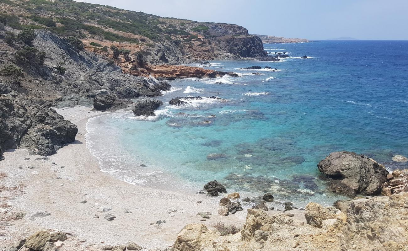 Photo de Turkaylako Beach avec sable lumineux de surface